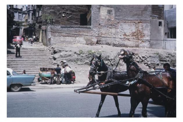 <p>Indiana Üniversitesi, Charles W. Cushman fotoğraf koleksiyonundan eski İstanbul fotoğrafları çıktı. Günümüze kıyasla daha tenha görülen İstanbul'un bu fotoğrafları 1965 yılında çekilmiş.</p>