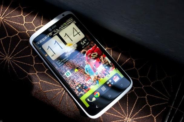 HTC One X, belki de şu an piyasada bulunan en iyi Android tabanlı telefon. Tasarımı şık, son derece hafif ve kamerası gayet başarılı (iPhone 4S kadar olmasa bile). One X, 2012’de HTC’nin kesinlikle en iyi telefonu oldu ve yıl sonuna kadar bu unvanını koruyacak. 