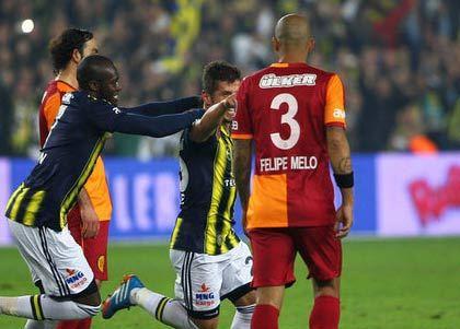 <p>- Galatasaray ile karşılaşıcağımız maç 6 Nisan Pazar günü oynanacak. Bu arada neden 6 hocam? :)</p>