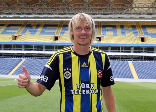 MILOS KRASIC (FENERBAHÇE) Fenerbahçe, yıllardır peşinde olduğu yıldız kanat oyuncusu Milos Krasic'i Juventus alıp renklerine kattı.