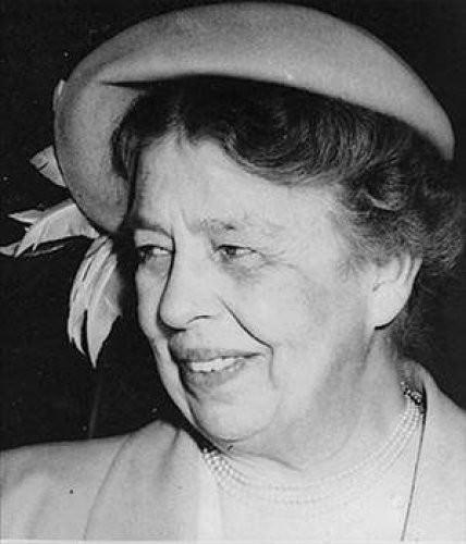 Eleanor Roosevelt 1884-1962 'Uluslarası İnsan Hakları Bildirgesi'ni Birleşmiş Milletler Genel Kuruluna sunan ve kabul edilmesini sağlayan dünyanın ilk First Lady'si.