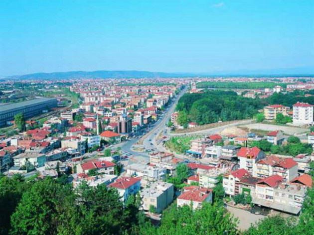 <p>SAKARYA</p>
<p> </p>
<p>Sakarya'da AK Parti açık ara önde gitti. 651 bin seçmeni bulunan ve 700 denek üzerinde araştırma yapılan Sakarya'da AK Parti deneklerin yüzde 48 oyunu aldı. MHP'ye yüzde 28 oranında oy veren denekler CHP'ye ise yüzde 9 oy verdi.</p>
<p> </p>