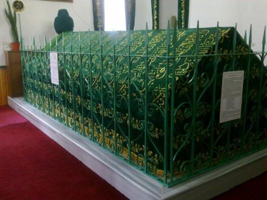 <p>Hamdullah el-Ensari Türbesi</p>
<p>Toklu Dede Sokak Toklu Dede Haziresi - Ayvansaray</p>