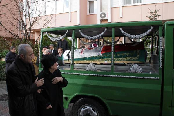 Tedavi gördüğü hastanede hayatını kaybeden eski Kandilli Rasathanesi Müdürü Prof. Dr. Ahmet Mete Işıkara son yolculuğuna uğurlanıyor