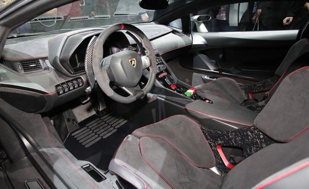 <p>Lamborghini Veneno</p>