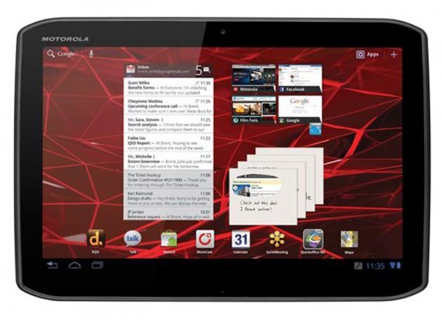 Xoom modelinden daha küçük olan Xoom 2, 8.2 inç genişliğinde ekrana sahip. 1280x800 ekran çözünürlüğü bulunan cihaz, Android 4.0 işletim sistemiyle çalışıyor. 1.2 GHz çift çekirdekli Cortex A9 işlemci kullanan cihaz, PowerVR SGX540 grafik işlemcisine sahip.