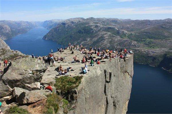 <p><strong>Pulpit Rock</strong></p>
<p>Ryfylke, Norve&ccedil;</p>