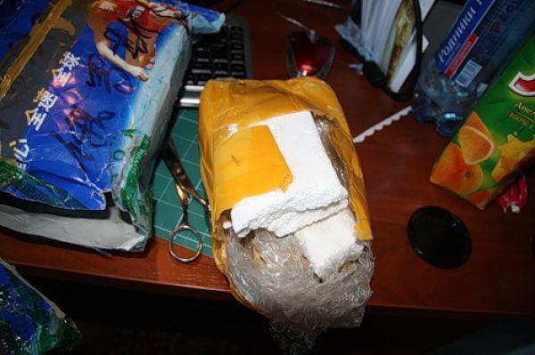 <p>Adrese teslim siparişini alan adam paketi a&ccedil;ınca hayatının şokunu yaşadı..</p>