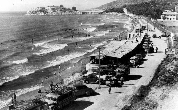 <p>Bir zamanların k&uuml;&ccedil;&uuml;k sahil beldesiyken, 1960&rsquo;lı yıllarda atanan Kaymakam &Ouml;zer T&uuml;rk ile turizmle tanışan Kuşadası, hızlı bir gelişme g&ouml;sterdi.</p>