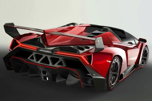 <p>Lamborghini Veneno'nun üstü açık versiyonu yeni Veneno Roadster (2015), 'Yer uçağı' olarak adlandırılan Bugatti Veyron'a meydan okuyor.</p>