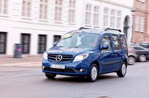 <p>9 TL’ye Citan<br />48 bin TL’den başlayan fiyatı ile Citan, Mercedes-Benz Finansal Hizmetler’in Ekim ayı kampanyası dahilinde 9 TL’den başlayan günlük ödemelerle ve 48 aya varan vade seçenekleri ile satılıyor. Sprinter ve Vito için hazırlanan kampanyada ise % 0,75 faiz oranıyla, kurumsal müşteriler 753 TL’den başlayan aylık ödemelerle, bireysel müşteriler ise 772 TL’den başlayan aylık ödemelerle sahip olunuyor. Ayrıca 2013 model Sprinter Minibüsler, Ekim ayına özel anahtar teslim fiyatlarında 5.500 TL’ye varan fiyat avantajı ile sunuluyor.</p>
