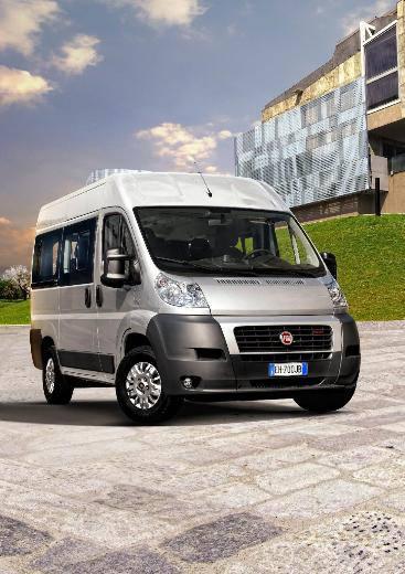 <p>YARISI PEŞİN YARISI SENEYE<br />Kampanya kapsamında, Fiat Linea, Punto, Bravo, 500,500C ile Doblo, Fiorino gibi modellerden birini tercih edenler bu imkanlardan yararlanabiliyor. Okul paketi FIAT, müşterilerine sunduğu cazip avantajların yanı sıra Ducato minibüs ve otobüs modelleri için, Ekim ayında da “Okul Paketi” hediye ediyor. Kampanya süresince Ducato minibüs ve otobüslerde 1.500 TL değerindeki okul paketine hiç bir ek bedel ödenmeden sahip olunabiliyor.</p>