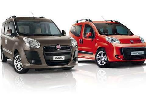 FIAT HANGİ FIRSATLARI SUNUYOR? Fiat, ekim ayında Actual, Active Plus ve Via donanımlı Linea Classic'in 1.3 litre 95HP'lik motorlu versiyonlarına 1.4 litre benzinli Linea Classic, Easy donanımlı Yeni Linea'nın 1.3 litre 95HP'lik versiyonuna ise 1.4 litre benzinli Yeni Linea fiyatına sahip olma imkanı sunuyor. Linea 32 bin 990 TL'den başlayan dizel fiyatıyla satılıyor. 6 bin 90 TL'ye varan indirimlerle benzinli ve dizel motorlu Fiat Bravo fiyatlarını birbirine eşitleyen Fiat, dizel Bravo'ya 42 bin 290 TL'den başlayan fiyatlarla sahip olma imkanı tanıyor. Fiat, ayrıca 20 bin TL 2 yıl yüzde ''0'' faizli kredi avantajı ile otomobil alma imkanı getirirken, daha düşük peşinat ve daha uzun vade ile kredi kullanmak isteyenlere ise 30 bin TL 3 yıl yüzde 0.54 faizli kredi avantajı da sunuyor. Nakit alımı tercih edenlere tüm otomobillerde ilave 2 bin TL indirim uygulayan Fiat, Punto'da ise ekim ayında 28 bin 140 TL'den başlayan fiyatlarla satış yapıyor. Fiatın ticari araçlarda ise ''ÖTV bizden, üstelik 20 bin TL 2 yıl ''0'' faizli kredi ile'' kampanyası dikkati çekiyor. Fiat, otomobilde olduğu gibi, daha düşük peşinat ve daha uzun vade ile kredi kullanmak isteyenlere 30 bin TL 3 yıl yüzde 0.54 faizli kredi avantajı sağlıyor. Ayrıca, Fiorino Combi, Fiorino Combimix, Doblo Classic Combi ve Yeni Doblo Combi modellerinde ''ÖTV'yi de ödemeyin'' sloganıyla tüketicilerin karşısına çıkan Fiat, nakit alımı tercih eden müşterilere ise tüm ticari araçlarda ilave 3 bin TL indirim uyguluyor.