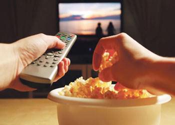 Televizyon karşısında 2 saat zaman geçirenler , yarım saat geçirenlere göre şişmanlığa daha fazla meyilli 