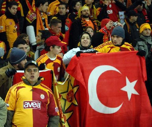 <p>Aksaray: %41 GS - %31 FB - %17 BJK</p>