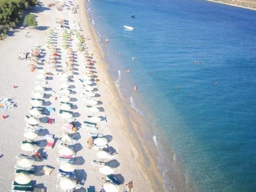 <p>Doğada sessiz bir tatil Datça merkeze 25 km. uzaklıktaki Palamutbükü'nde denize girebilir, şeffaf sularında balık avlayabilir ve yakın yerlere tekne turuna çıkabilirsiniz. Sit alanı olarak belirlenen köy, denizi ve doğayı sevenler için iyi bir tatil imkanı sunuyor.</p>