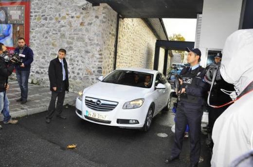 &Ouml;ğrenim hayatı boyunca &ouml;ğretmenliğini yapan hayattaki 13 ismi Dolmabah&ccedil;e'deki Başbakanlık Ofisi'nde kabul eden Erdoğan, hayli keyifli anlar yaşadı. 