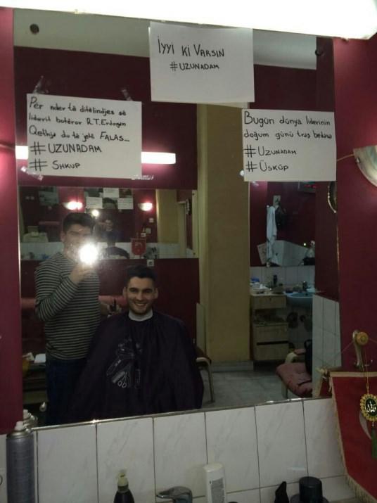 <p>B&ouml;yle Erdoğan sevgisi g&ouml;r&uuml;lmedi. Taksiler &uuml;cretsiz, berber bedava traş ediyor, &ccedil;ay ocağında sınırsız &ccedil;ay, lokantalarda sıcak &ccedil;orba.</p>