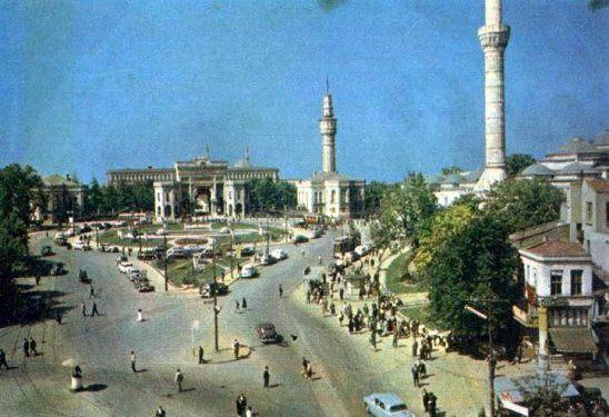 <p>Beyazıt Meydanı (1950'li yılların başı)</p>