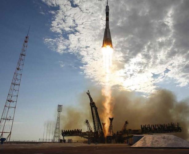 Uluslararası Uzay İstasyonu'na, uluslararası mürettebat: Soyuz TMA-05M roketi Kazakistan'dan başarıyla fırlatıldı. Rokette NASA'dan astronot Sunita Williams, Japonya'dan Akihiko Hoshide ve Rus kozmonot Yuri Malenchenko görev yapıyor. Roket Uluslararası Uzay İstasyonu'na 4 aylık bir görev için gönderildi. Kazakistan