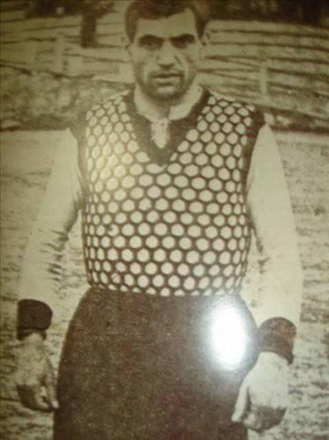 <p>Hakkı Yeten - Baba</p>