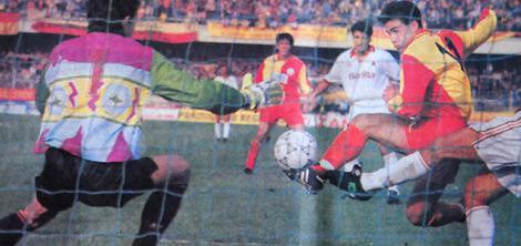 9 Aralık 1992 yılında AS Roma'yı ağırlayan Cim Bom, ma&ccedil;tan 3-1'lik galibiyetle ayrılarak taraflarını sevince boğmuştu.