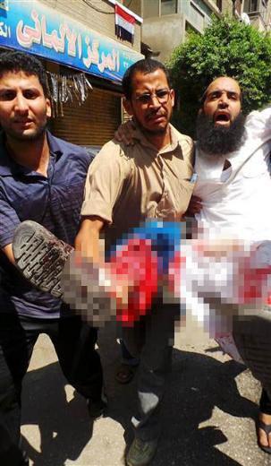 <p>Ramses Meydanı'ndaki "&Ouml;fke Cuması" y&uuml;r&uuml;y&uuml;ş&uuml; sırasında darbe karşıtı g&ouml;stericiler &uuml;zerine ger&ccedil;ek mermilerle atış a&ccedil;ıldığı bildirildi.</p>