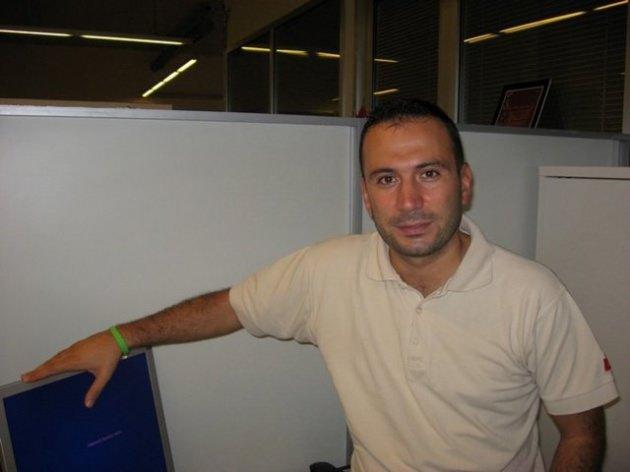 <p>ERTEM ŞENER "Claudio Lopezz, o bir böcek!!! Evet sayın seyirciler, Clauido Lopez'e İspanya'da böcek deniyor, çünkü sahanın neresinden ne zaman biteceği belli değil sayın seyircilerrr..."</p>