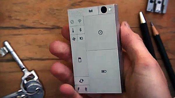 ABD'li girişimciler, bugüne kadar benzeri görülmemiş bir cep telefonu için bağış topluyor. 'Phonebloks' adı verilen girişim, yerleri değiştirilebilir parçalardan oluşan cep telefonu geliştirmeyi amaçlıyor.