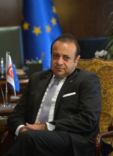 <p><strong>AB BAKANI EGEMEN BAĞIŞ:&nbsp;<br /></strong>Bu s&uuml;re&ccedil;te kaybeden İstanbul olmadı. Kaybeden İstanbul&rsquo;un g&uuml;zelliklerinden mahrum kalan Olimpiyatlar ve sporseverler oldu. Durmak yok, stanbul kazansaydı d&uuml;nyanın bir&ccedil;ok yerinde sevin&ccedil; g&ouml;sterileri ile daha adil, yaşanılabilir, barış&ccedil;ıl d&uuml;nya i&ccedil;in umut ışıkları yakılacaktı. Olimpiyatların İstanbul&rsquo;da d&uuml;zenlenmemesi İstanbul i&ccedil;in değil Olimpiyatlar i&ccedil;in bir kayıptır. D&uuml;nya yine &ouml;nyargıların esiri olmuştur.</p>