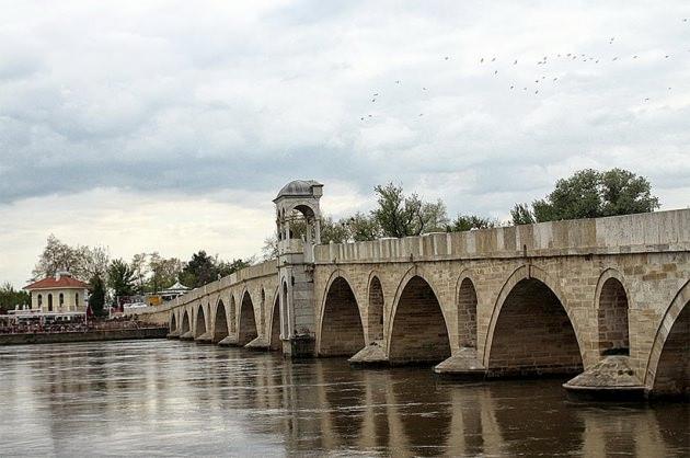 <p>Edirne: 302 bin 578 seçmen, bin 80 sandıkta oy kullanacak.</p>