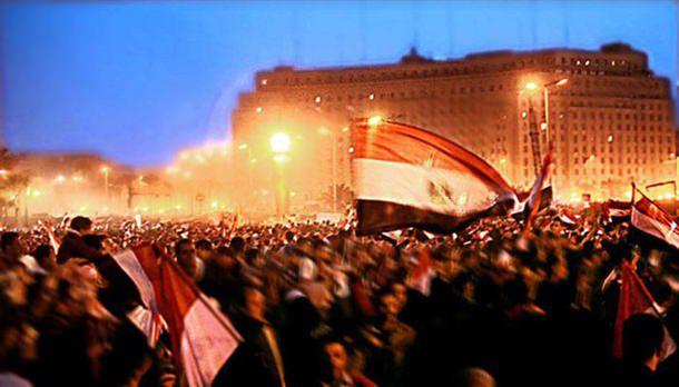 5 Temmuz: İhvan'ın Rehberlik Konseyi Başkanı Muhammed Bedii, "Milyonlar, Cumhurbaşkanı Mursi g&ouml;revine d&ouml;nene kadar meydanlardan ayrılmayacak. Cumhurbaşkanımızdan vazge&ccedil;meyiz. Canımız onun uğruna feda olsun" a&ccedil;ıklamasında bulundu. Darbe karşıtları, ordunun y&ouml;netime el koyma kararını protesto i&ccedil;in 28 Haziran'da "meşruiyeti desteklemek" i&ccedil;in eylemlerine başladıkları Rabiatul Adeviyye Meydanı'nda, y&uuml;zbinlerin katıldığı zaman zaman milyona ulaşan g&ouml;steriler d&uuml;zenledi.