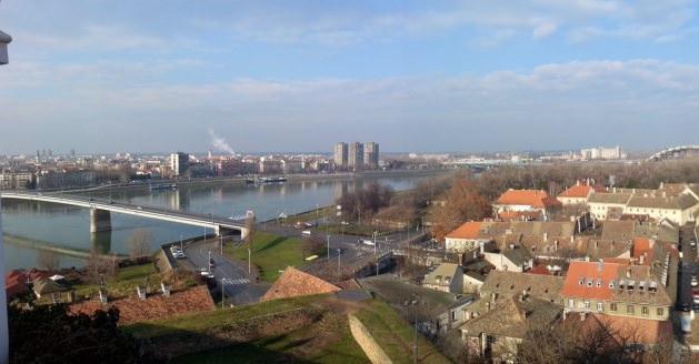 <p>Petrovaradin Kalesi'nden Petrovaradin kasabası ve Novi Sad'ın genel görünümü...</p>