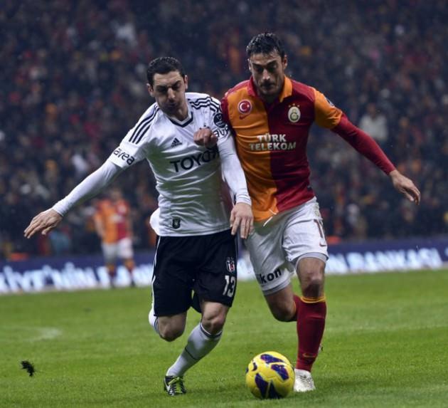 <p>Spor Toto Süper Lig’in ilk yarısını en yakın takipçileri Beşiktaş ve Medical Park Antalyaspor'un 3, Fenerbahçe'nin ise 6 puan önünde lider tamamlayan Galatasaray’da ara transfer döneminde de oldukça hareketli günler yaşadı.</p>