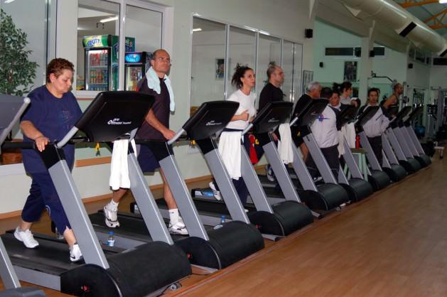 <p>2 y&uuml;zme havuzu dolduracak kadar t&uuml;k&uuml;r&uuml;k salgılıyor. 25 bin beygir g&uuml;c&uuml; enerji harcıyor. 300 ton ağırlık kaldırıyor.</p>