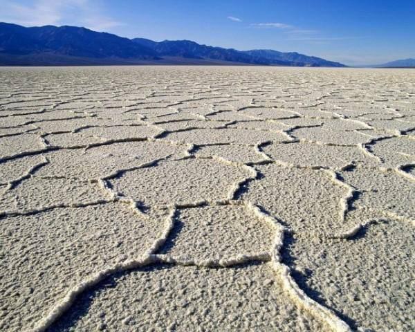 <p>Badwater Tuz Ovaları, Kaliforniya, ABD-86 metre rakımıyla Amerikanın en düşük rakımlı bölgesi.</p>