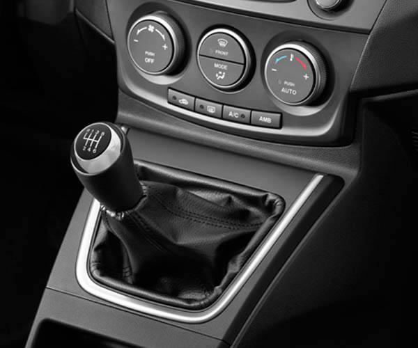 <p>5,2 litre/100 km'den başlayan düşük ortalama yakıt tüketimine karşın yine de çok çevik ve hassas bir sürüş deneyimi sağlayan Mazda5, kullanıcısına üst düzey pratiklik, keyif ve performans sunuyor..</p>
