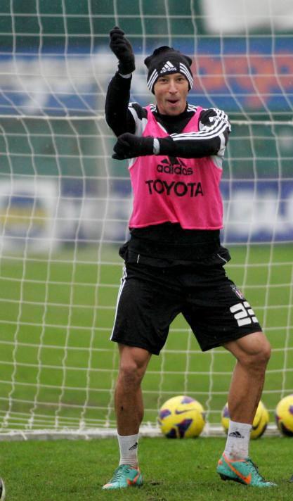 <p>Filip Holosko Yıllık Maaşı: 1.100.000 euro</p>