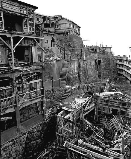<p>Japonyaya ait olan ada dev bir savaş gemisine benzemesinden &ouml;t&uuml;r&uuml; 'Battleship Island' olarak da anılıyor...</p>