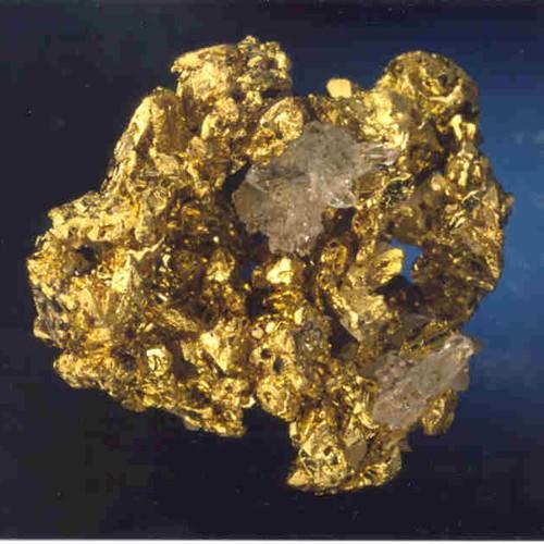 <p>700 ton altın</p>
