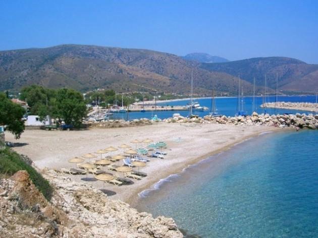 <p><strong>Doğada sessiz bir tatil</strong><br />
Datça merkeze 25 km. uzaklıktaki Palamutbükü`nde denize girebilir, şeffaf sularında balık avlayabilir ve yakın yerlere tekne turuna çıkabilirsiniz. Sit alanı olarak belirlenen köy, denizi ve doğayı sevenler için iyi bir tatil imkanı sunuyor</p>