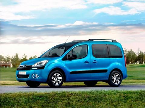 Ticari araçlarıyla da yoğun ilgi gören Citroën’de; ticari araç segmentinin önde gelen modeli olan ve güç, yakıt tasarrufu, güvenlik alanlarında yüksek performans sergileyen Berlingo Combi modeli için de cazip fırsatlar devam ediyor. Yenilenen yüzüyle yolculukları daha da konforlu ve keyifli hale getiren Berlingo’da 3.000 TL takas indirimi sunuluyor. Ayrıca kullanıcılara binek araç konforu vaad eden Nemo Vizyon’da ise 6.000 TL’ye varan indirim avantajı sunuluyor.