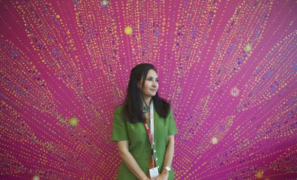 Khadija Al Salami - Yemen. Hatice el Selami, Yemen'in ilk kadın prod&uuml;kt&ouml;r. 11 yaşında evlenen Selami, sonrasında boşanmış ve eğitimine devam etmiş. Aralarında bir kadın mahkumun da bulunduğu yaklaşık 20 dosyasında kadınlar dikkat &ccedil;ekici bir şekilde tasvir edilir. Yemen'in durulmayan son yılların filmini yaptıktan sonra, yeni hedefinin devrimde oynadığı roller' konusunda Tunuslu ve Yemenli kadınları karşılaştırmak olduğunu s&ouml;yl&uuml;yor Selami.