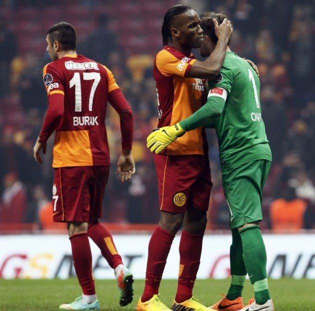 <p>@ceyhunfersoy Onur kıvrak turkiyenin en iyi yerli kalecisidir..kimse tartismasin gencler...dagilin</p>