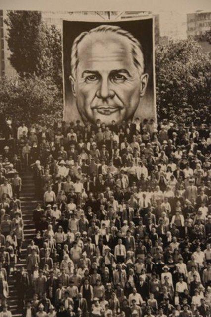 <p>Sergide İsmet İn&ouml;n&uuml;, B&uuml;lent Ecevit, S&uuml;leyman Demirel, Alparslan T&uuml;rkeş gibi T&uuml;rk siyasetinin &ouml;nemli isimlerinin ilgin&ccedil; kareleri yer aldı</p>