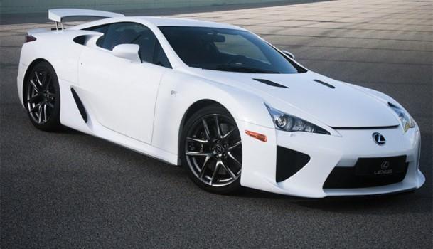 LFA'nın son üretilen modeli Nürburging Edition 571 hp güç üreten V10 motora sahip