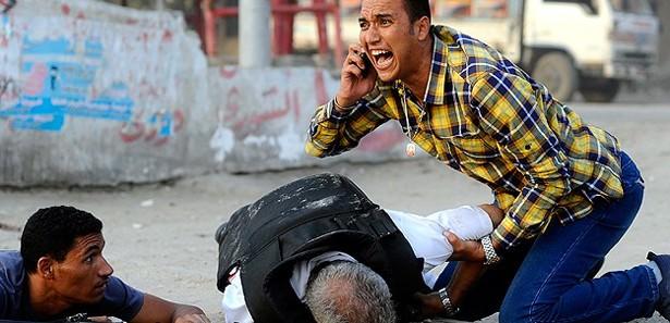 Mısır'da darbe yönetimine bağlı asker ve polisler, Kahire'nin batısındaki Giza Valiliğine bağlı Kirdase kentine geniş çaplı operasyon başlattı. Darbeciler operasyona  Kirdase'de Emniyet Müdür Yardımcısının öldürülmesini gerekçe gösteriyor.