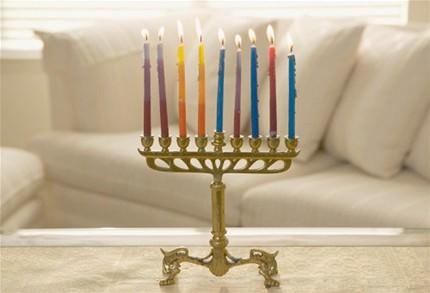 Kirlenecek diye tercih etmiyorsunuz, ama a&ccedil;ık renk koltuklar ve mobilyaların ruh sağlığı &uuml;zerindeki etkisi biliniyor. Koyu ve karanlık bir evde oturmak pek cazip olmasa gerek!