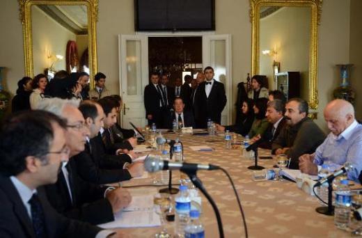 TBMM Darbe ve Muhtıraları Araştırma Komisyonu tutanaklarına göre, Büyükanıt, komisyonda 2 saat 35 dakika kaldı. Büyükanıt, toplantının başında “meslek hastalığı” olarak nitelediği duyu kaybının bulunduğunu ve bu nedenle mikrofonun sesinin yükseltilmesini istedi. Büyükanıt, kendisine konuşma fırsatı verildiği için de teşekkür etti. 