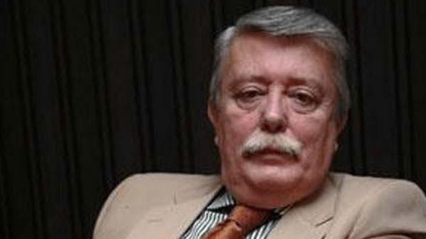 <p><strong>AZİZ ÜSTEL</strong><br />Galatasaray, Ali Sami Yen Bey'in dediğini yaptı, "yabancıyı" yendi.</p>